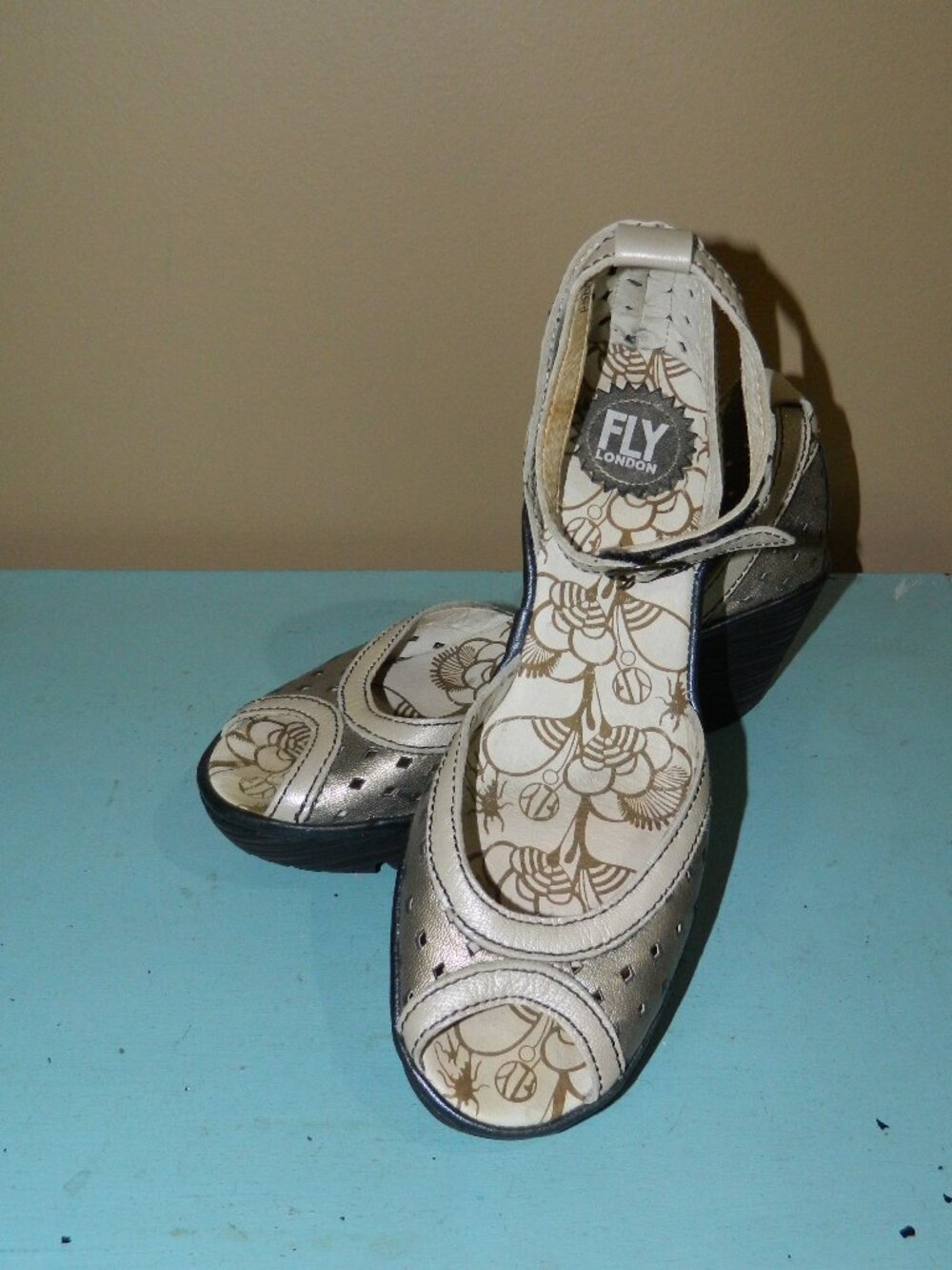 Fly London P500477019 Women's Ankle Strap Sandals Metallic Gold Wedges Size 40
